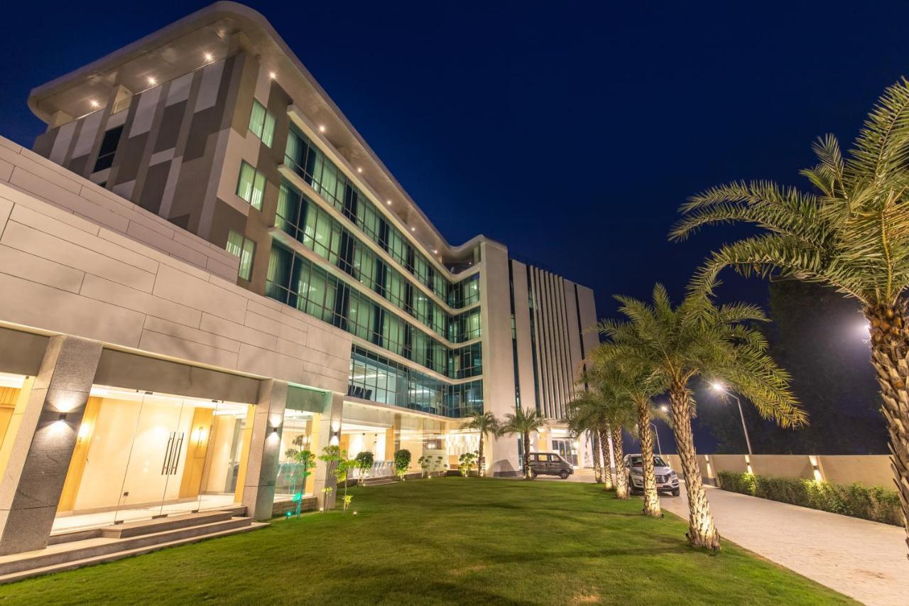 Hotel Siraichuli จิตวัน ภายนอก รูปภาพ