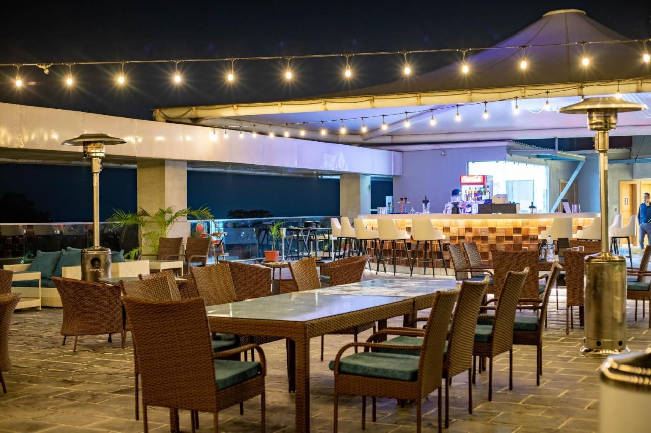Hotel Siraichuli จิตวัน ภายนอก รูปภาพ