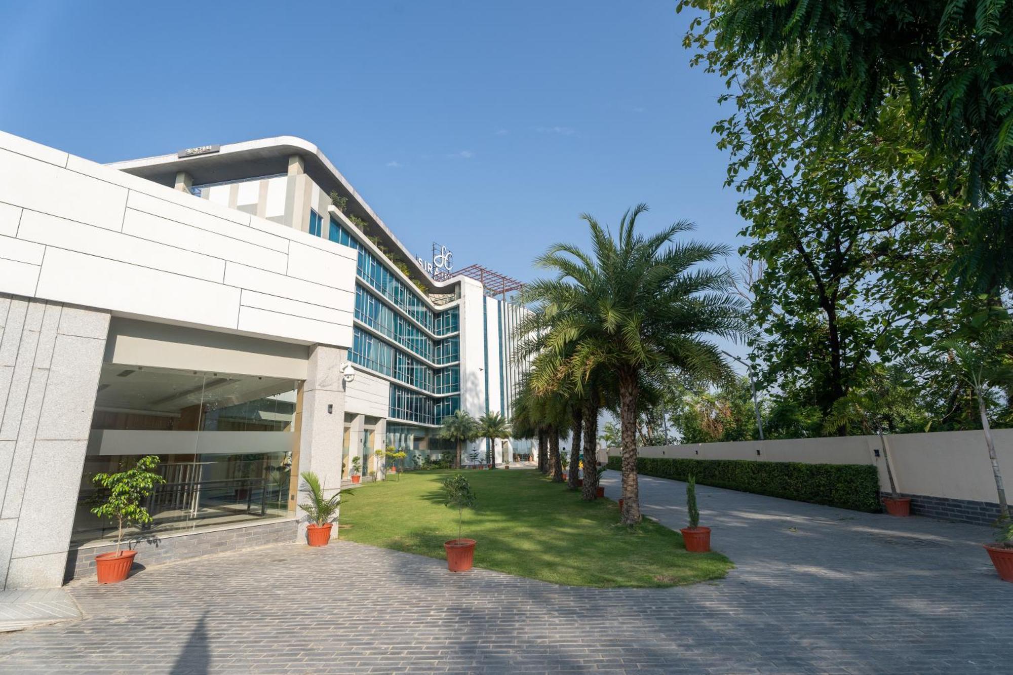 Hotel Siraichuli จิตวัน ภายนอก รูปภาพ